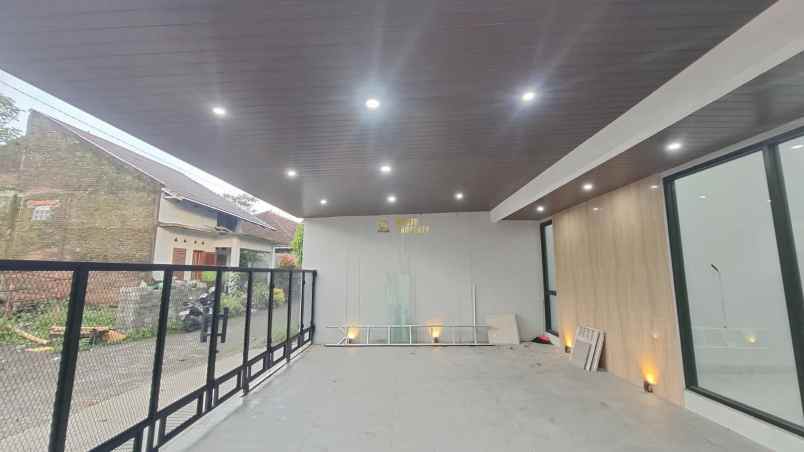 rumah siap huni desain modern 10 menit ke kampus upn