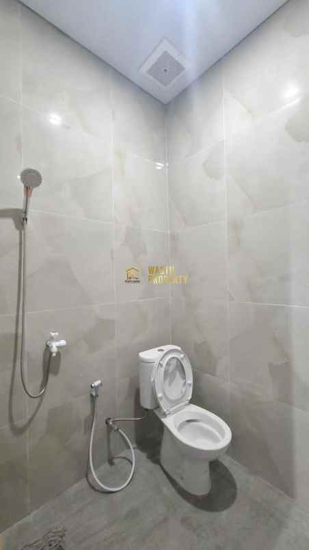 rumah siap huni desain modern 10 menit ke kampus upn