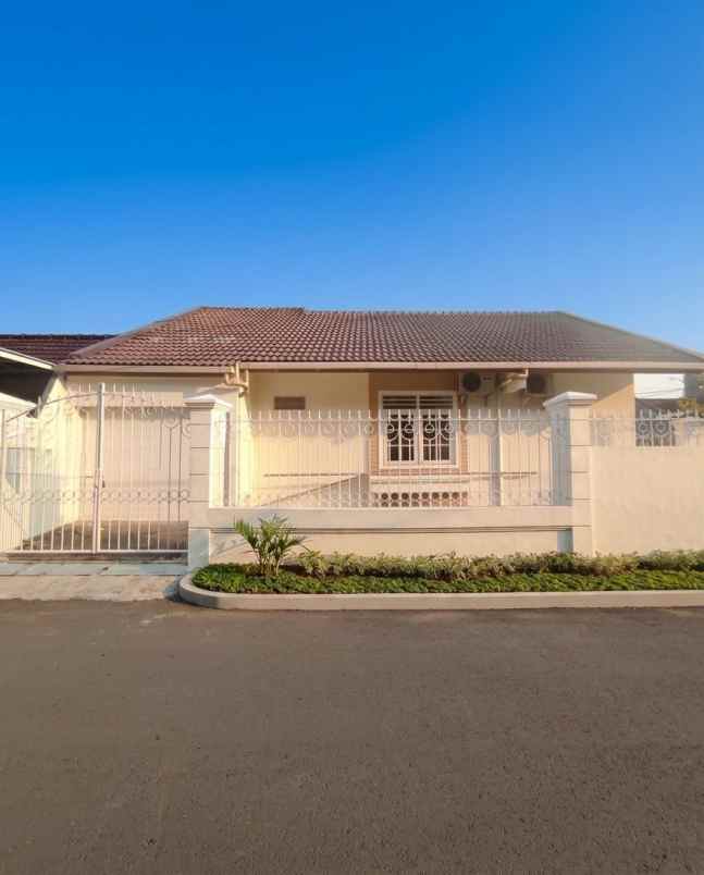 rumah sutorejo tengah strategis row 2 5 mobil