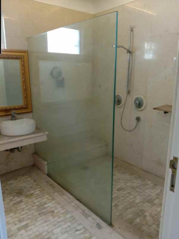 rumah taman beverly lippo karawaci