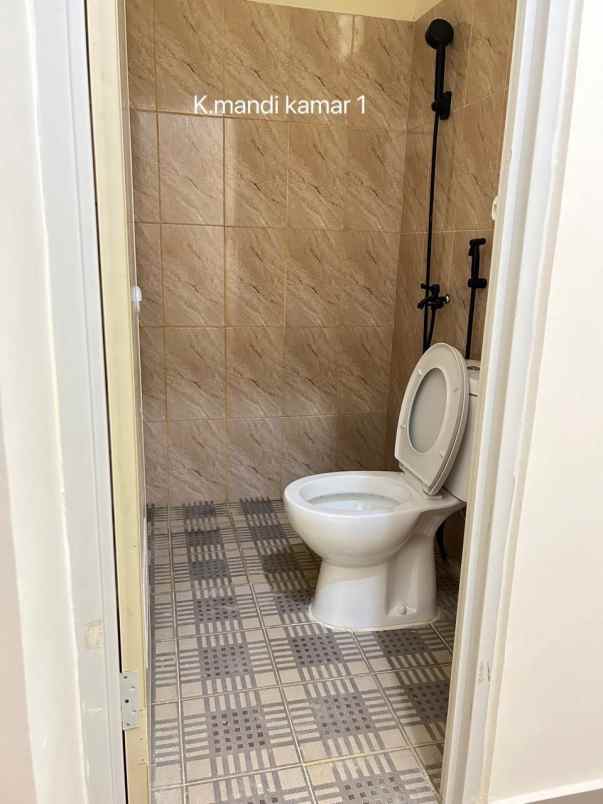 rumah terawat dan siap huni di cijantung jakarta timur