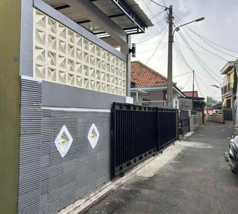 rumah terawat dan siap huni di cijantung jakarta timur