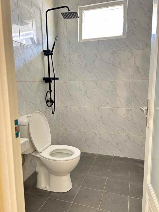 rumah terawat dan siap huni di cijantung jakarta timur