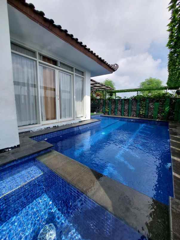 rumah villa lokasi di batu