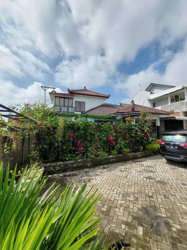 rumah villa lokasi di batu