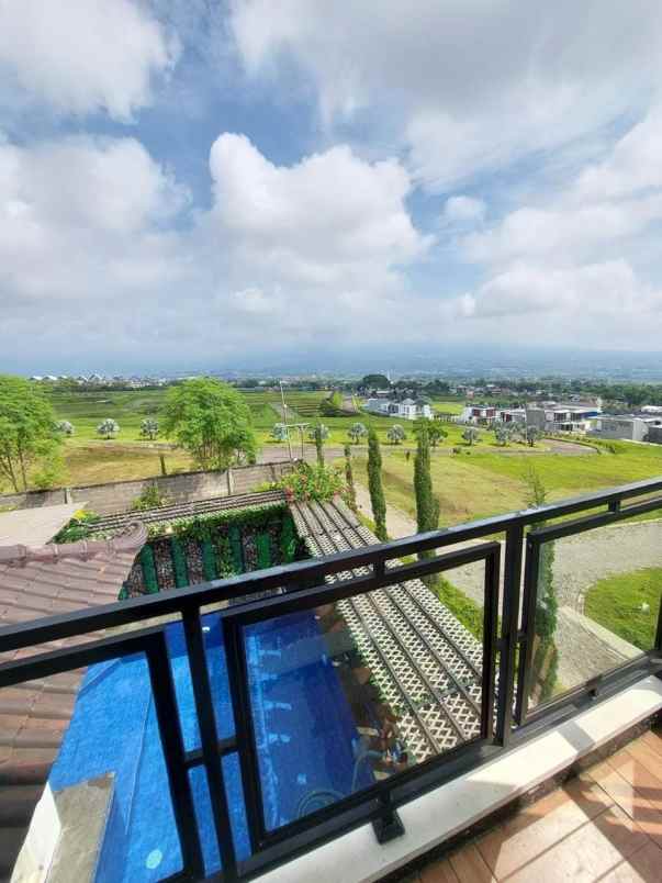 rumah villa lokasi di batu