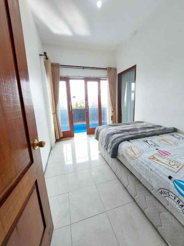 rumah villa lokasi di batu