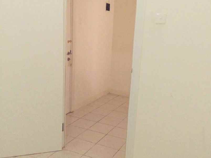 sewa apartemen 2 kamar kosongan di green pramuka city