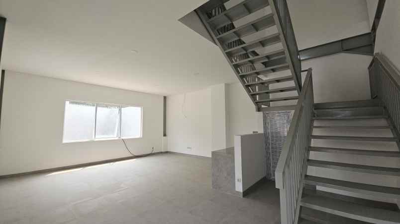 sewa gudang baru kembang selatan jak bar