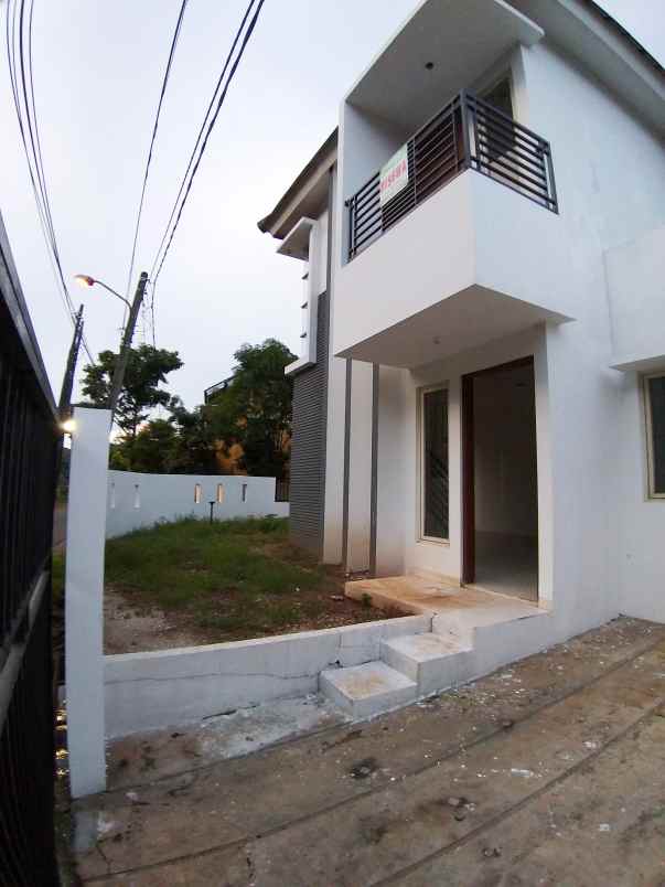 sewa rumah hook 2 lantai di kencana loka bsd tangsel