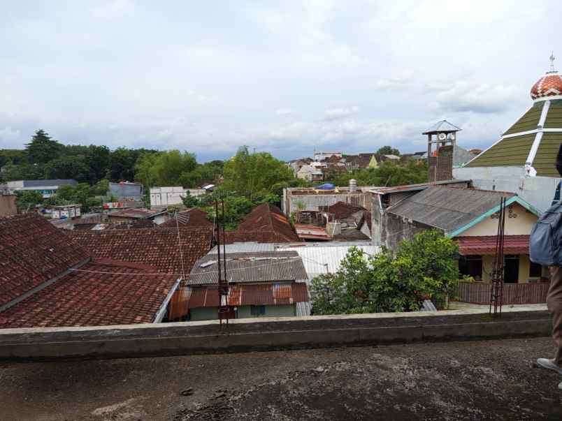 tanah 226 m dekat uin amplaz