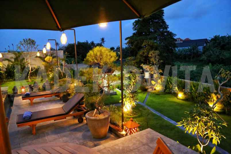 villa jalan raya padonan