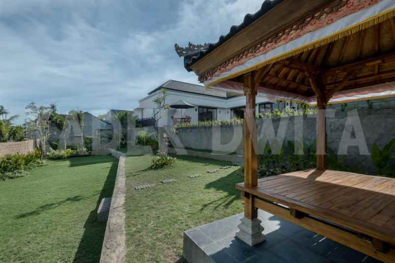 villa jalan raya padonan
