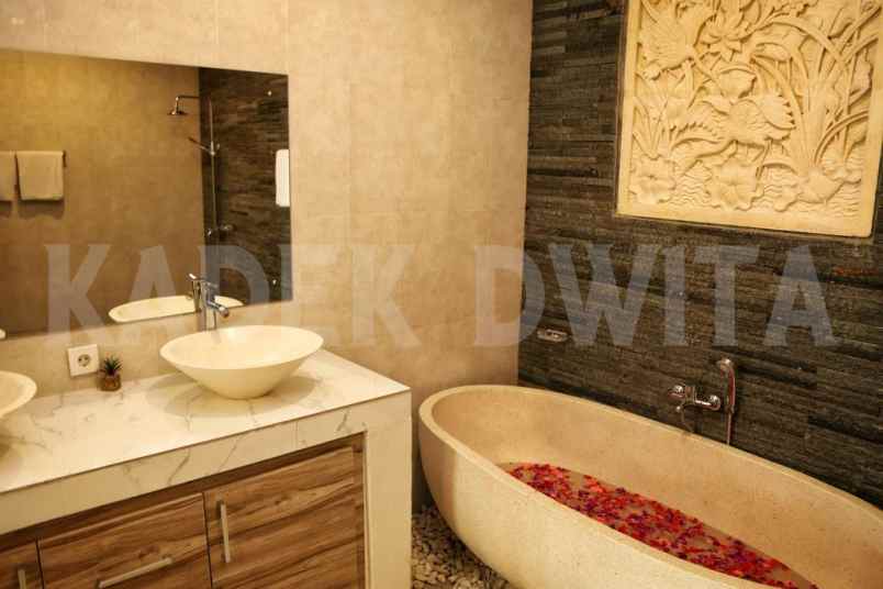 villa jalan raya padonan