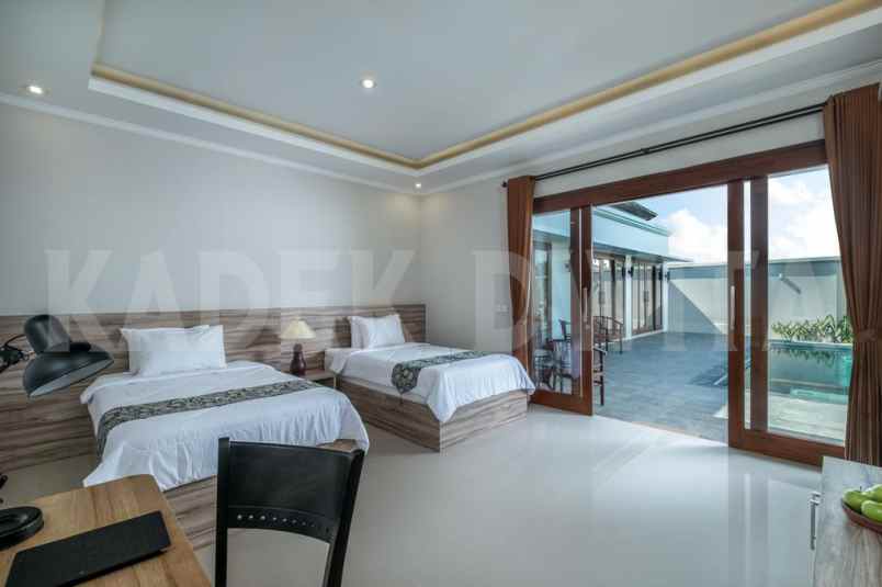 villa jalan raya padonan