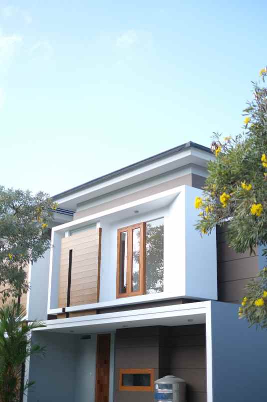 10 menit kampus ugm jalan lebar suasana perumahan asri