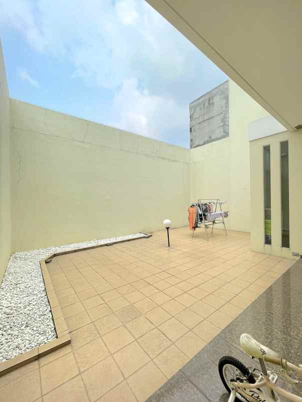 araya minimalis siap pakai layout bagus 2 lt nego