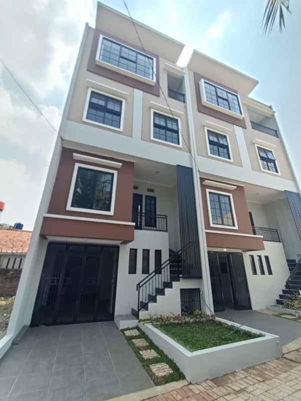 brand new townhouse nyaman dan asri