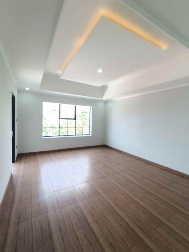 brand new townhouse nyaman dan asri