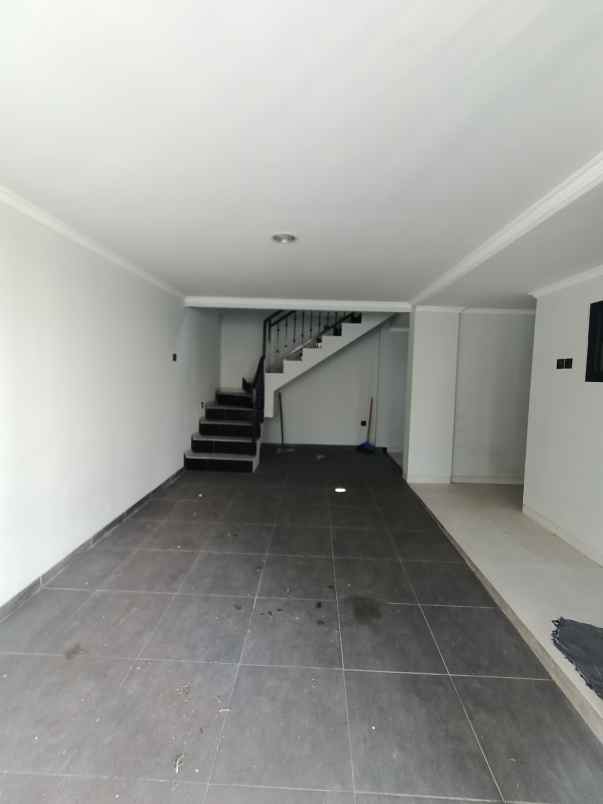 brand new townhouse nyaman dan asri