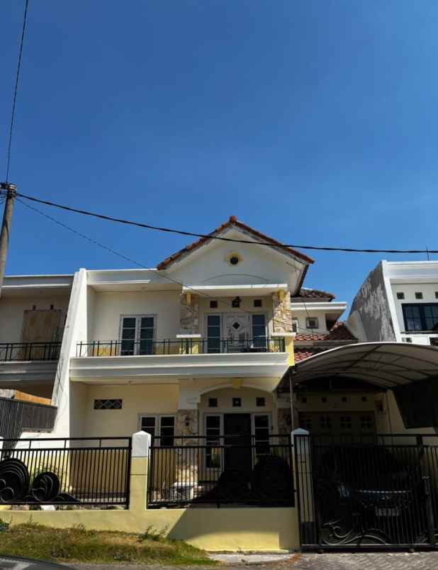 dian istana 2 lantai semi furnish