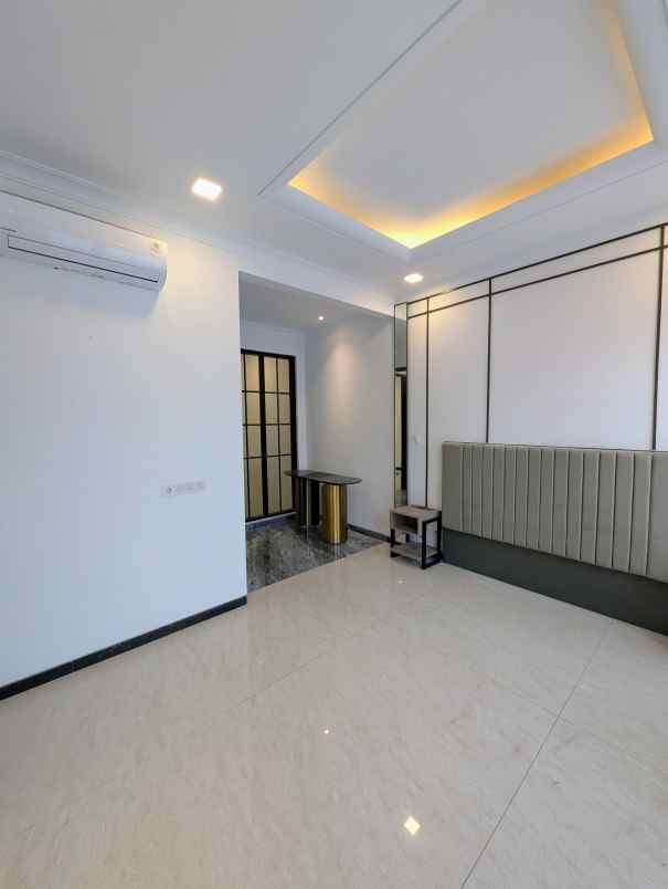 dian istana 2 lt the white house surabaya barat