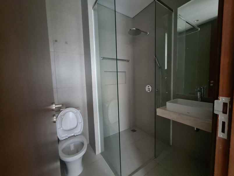 dijual apartemen jl boulevard famili utara