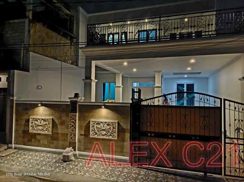 dijual cepat b u rumah baru mewah