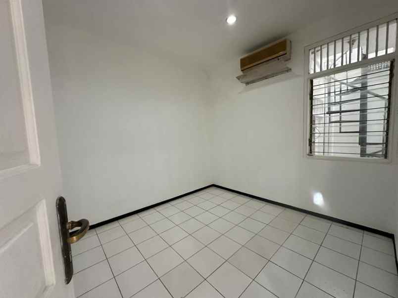 dijual cepat rumah bagus 2 lantai row 3 mobil nego