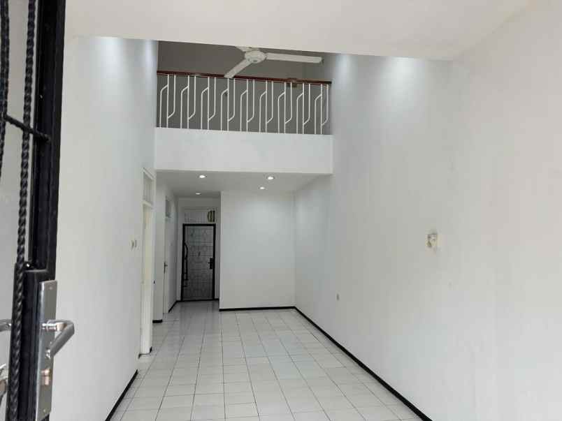 dijual cepat rumah bagus 2 lantai row 3 mobil nego