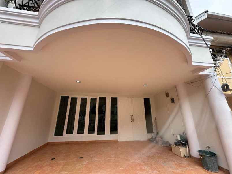 dijual cepat rumah bagus 2 lantai row 3 mobil nego