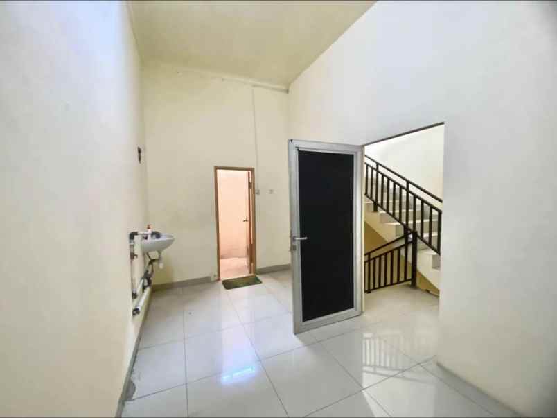 dijual disewakan ruko di cempaka putih ada 2unit