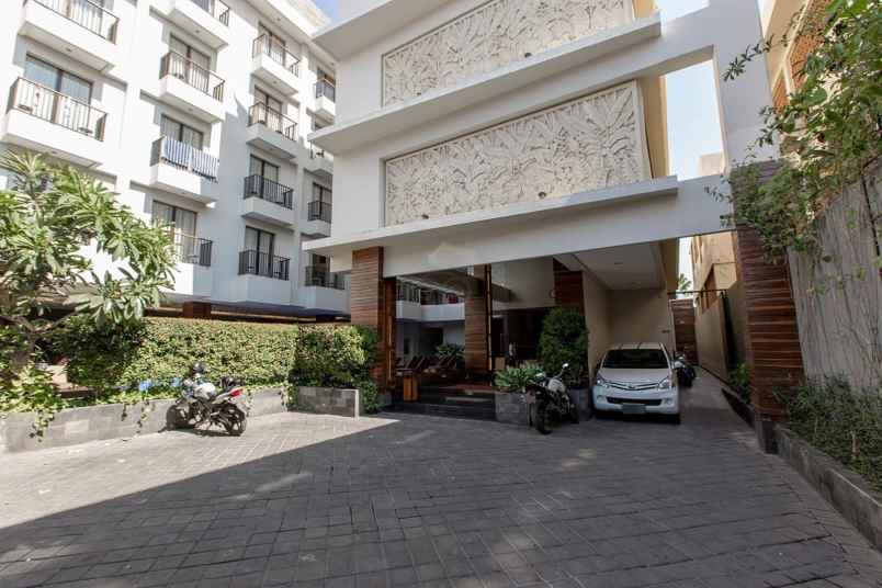 dijual hotel seminyak kec kuta kab