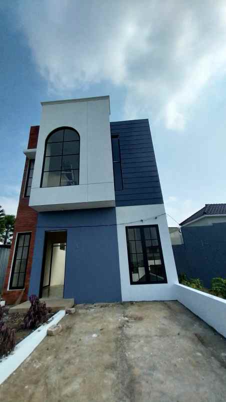 Rumah Cantik Minimalis 2 Lantai Dekat Alun-alun Kota Malang