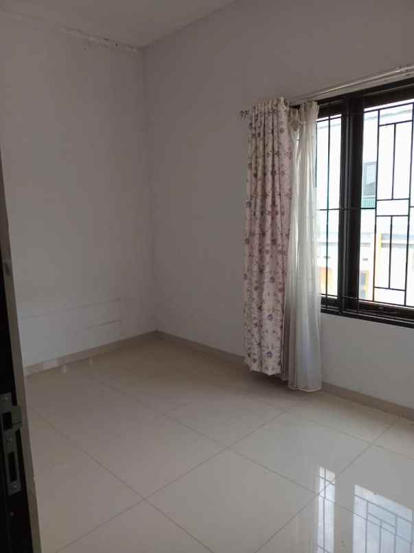 dijual kost jl jatihandap bandung