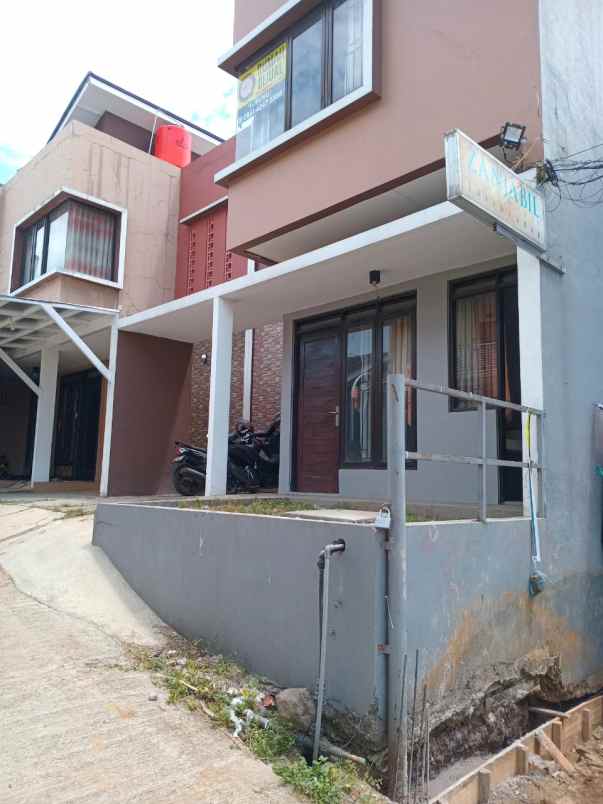 dijual kost jl jatihandap bandung