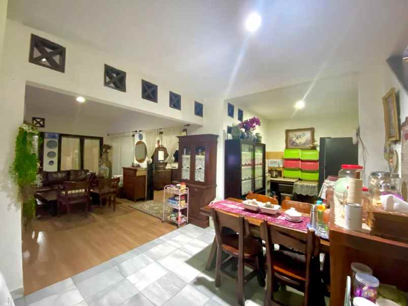 dijual kost jl tamansari persada