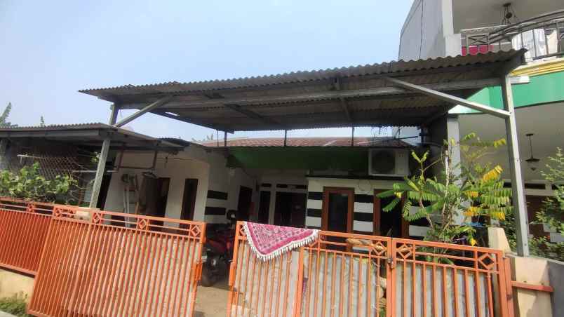 dijual murah rumah secondary di simpangan depok