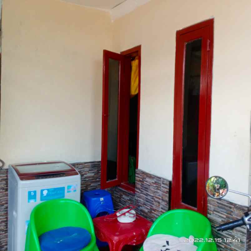 dijual murah rumah secondary di simpangan depok