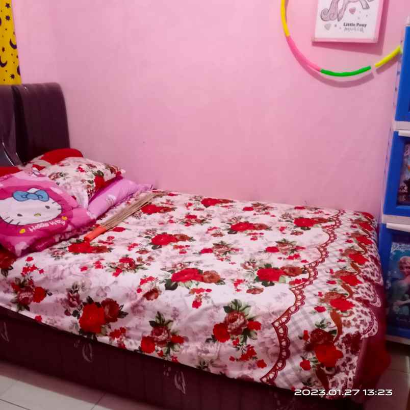 dijual murah rumah secondary di simpangan depok