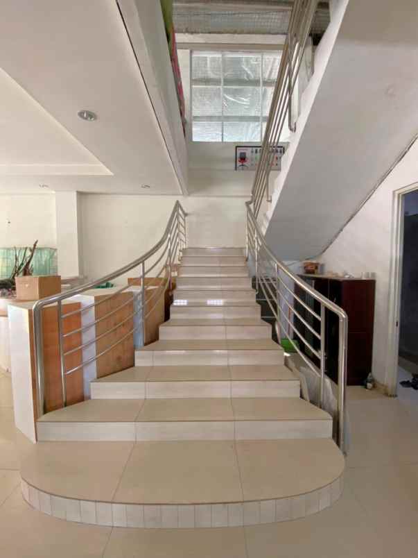 dijual ruko gudang kantor jalan raya kaliabang