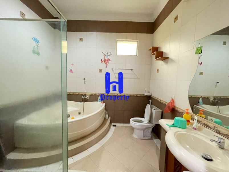 dijual rumah 2 5 tingkat di komplek cemara hijau medan