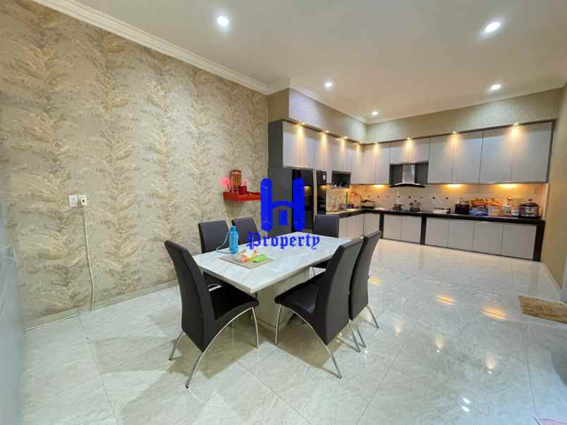dijual rumah 2 5 tingkat di komplek cemara hijau medan