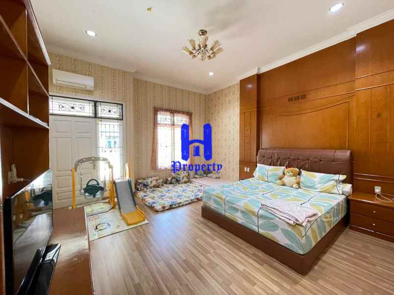 dijual rumah 2 5 tingkat di komplek cemara hijau medan