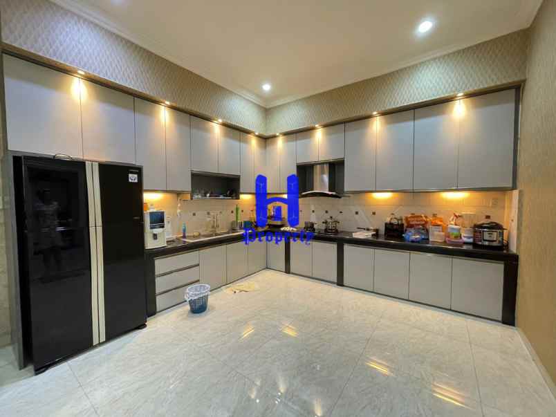 dijual rumah 2 5 tingkat di komplek cemara hijau medan