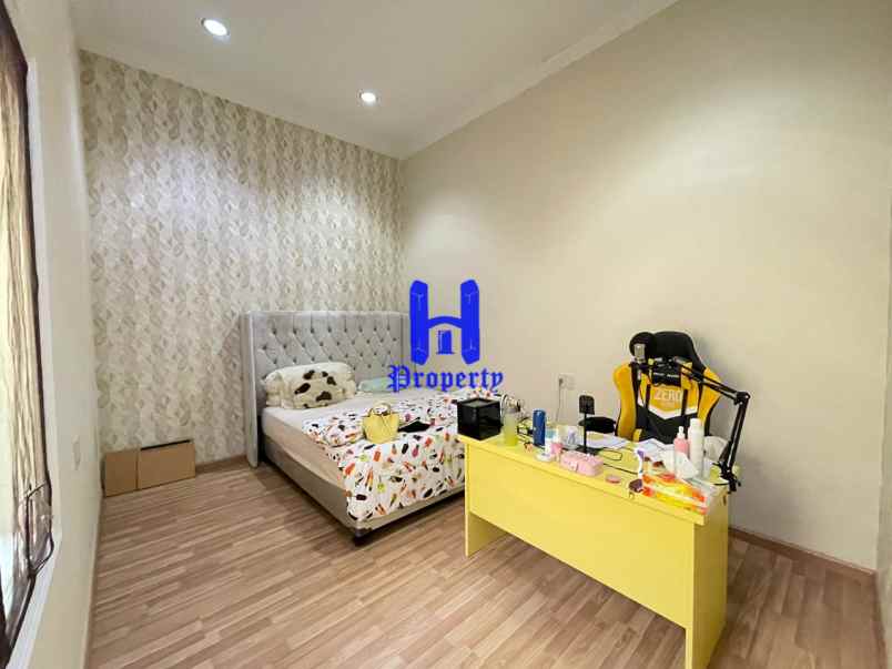 dijual rumah 2 5 tingkat di komplek cemara hijau medan