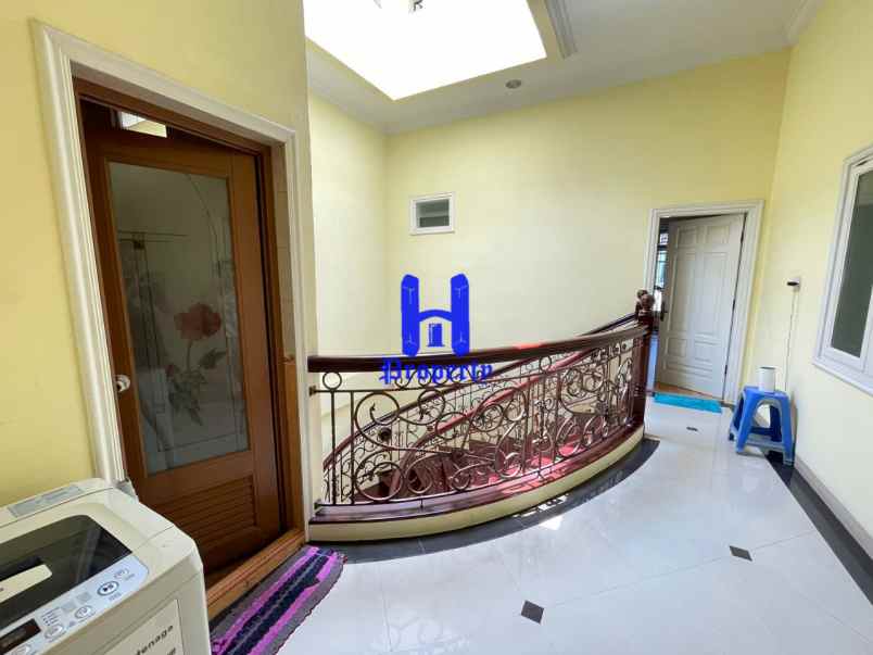 dijual rumah 2 5 tingkat di komplek cemara hijau medan