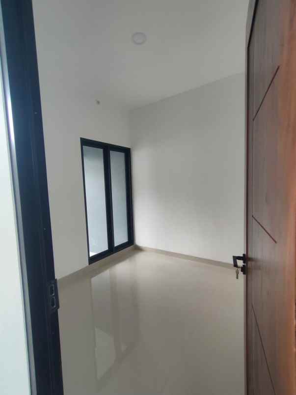 dijual rumah 2 km alun paseban