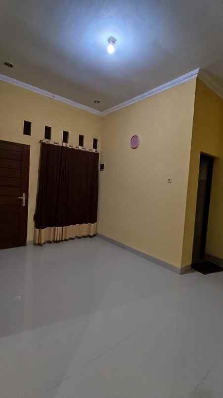 dijual rumah 2 lantai universiti residence