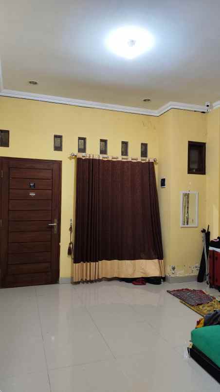dijual rumah 2 lantai universiti residence